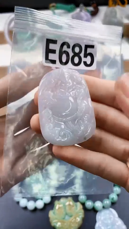 颈饰未镶嵌翡翠天然翡翠吊坠挂件