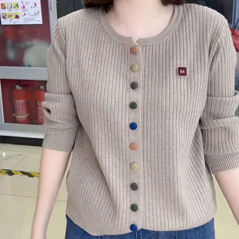 彩色纽扣设计针织衫女2025春秋季新款时尚百搭宽松圆领长袖上衣潮