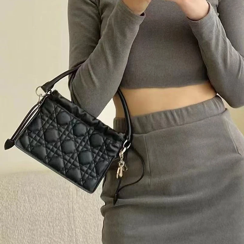 95新 DIOR/迪奥 坤球奢选 迪奥小福袋手提斜挎包