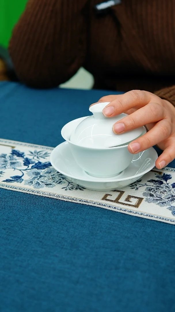 【闪购商品】三才白瓷元宝底托微瑕（不退不换介意勿拍）