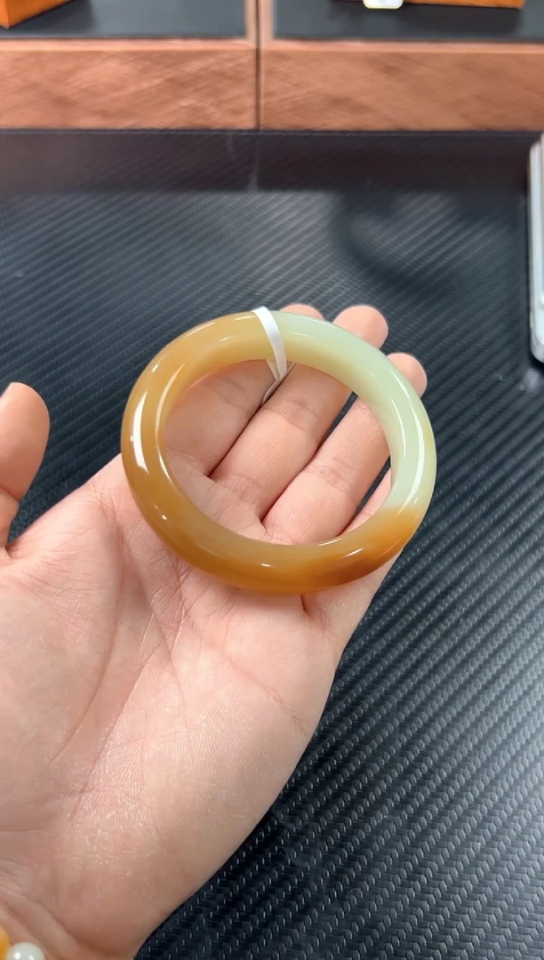 未镶嵌手镯和田玉若羌微色差55
