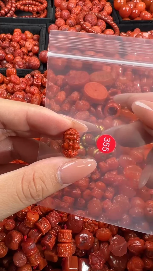 南红玛瑙未镶嵌颈饰1