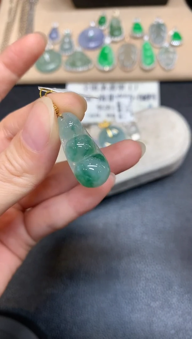 翡翠18K金镶嵌颈饰福豆【无服务费