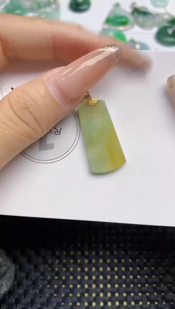 颈饰18K金镶嵌翡翠天然缅甸A货翡翠百元以上9元证书费自理