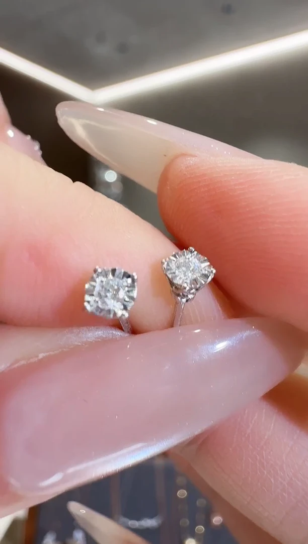 耳钉18K金镶嵌钻石3+3钻石耳钉