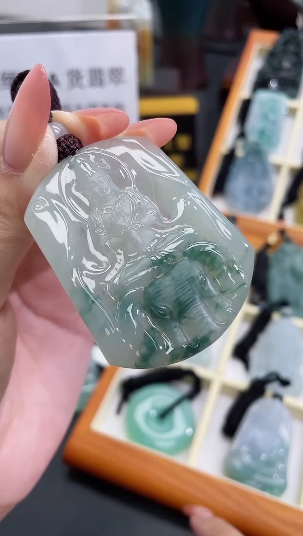 翡翠未镶嵌颈饰普贤