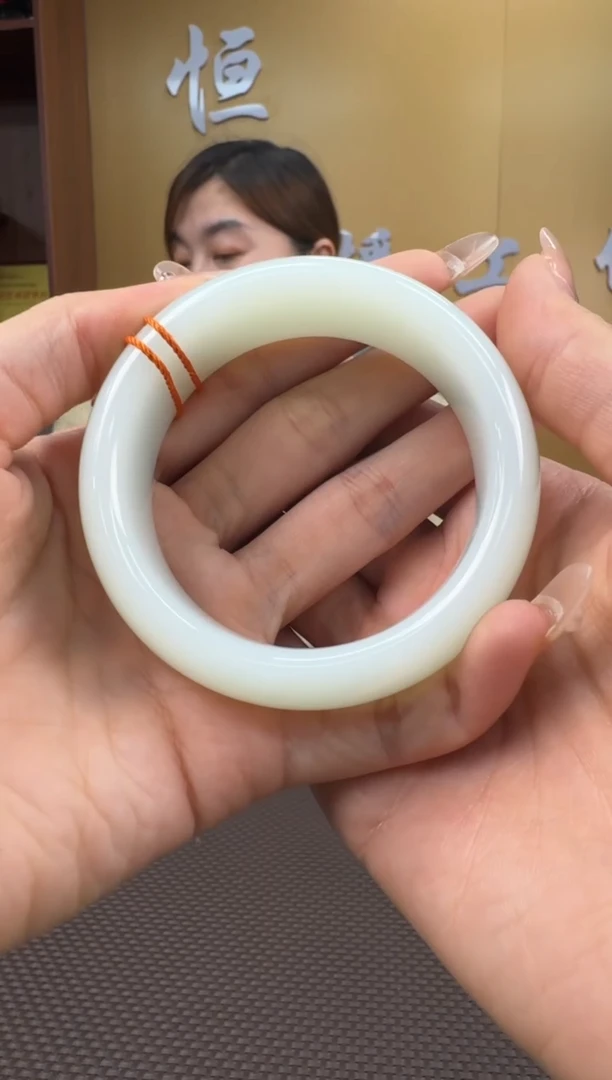 【闪购商品】和田玉手镯未镶嵌56