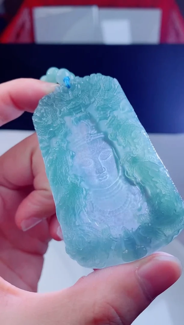 颈饰未镶嵌翡翠   `