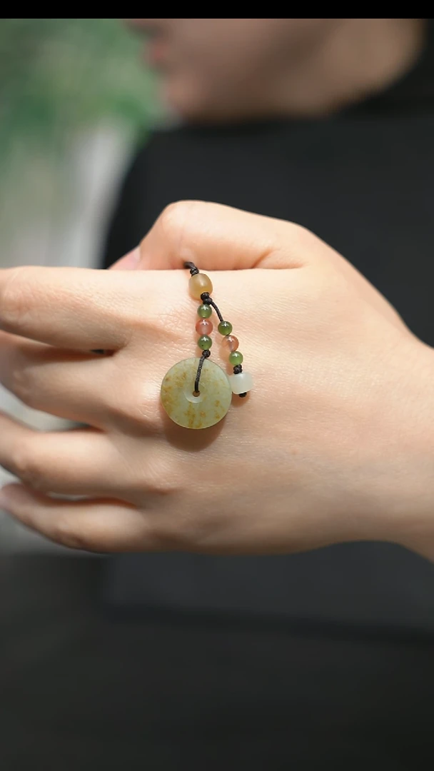 颈饰未镶嵌和田玉平安扣4.7克