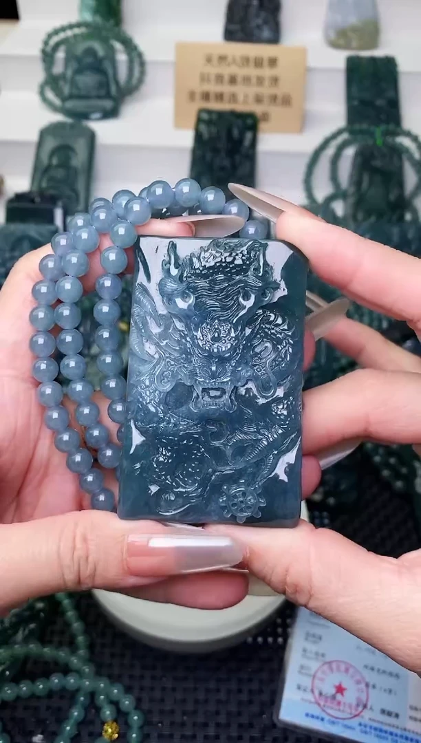 颈饰未镶嵌翡翠