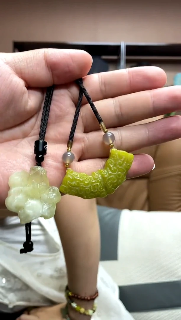 岫玉未镶嵌吊坠·