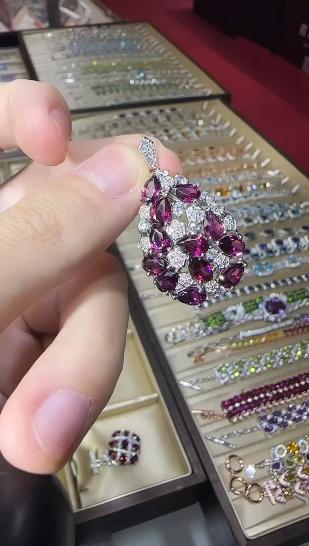 颈饰银S925镶嵌石榴石（紫牙乌）吊坠水滴款