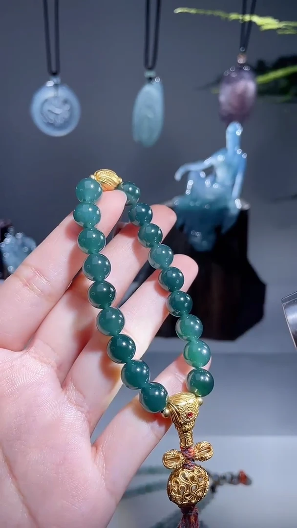颈饰未镶嵌翡翠手串