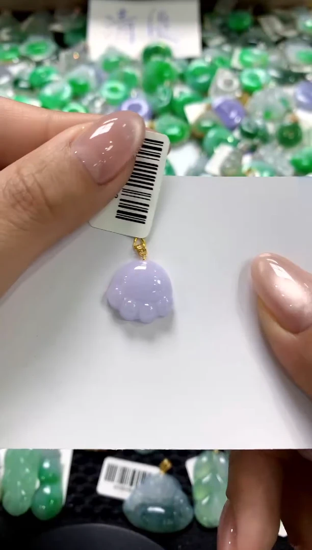 翡翠18K金镶嵌颈饰11111111111111