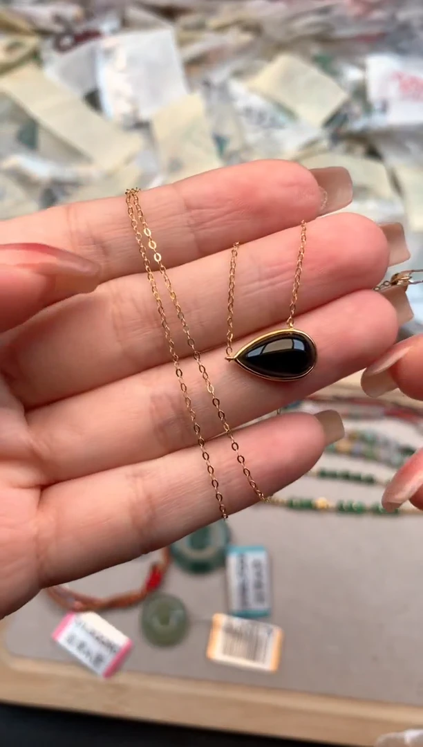 18K金镶嵌挂件翡翠一