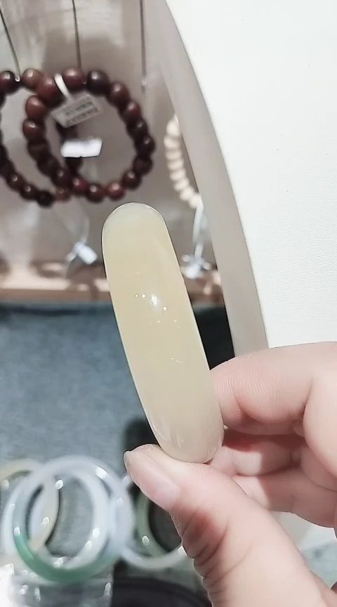 未镶嵌手镯石英岩玉手镯