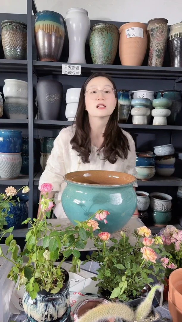 绿色光面大陶盆一个装口23高18