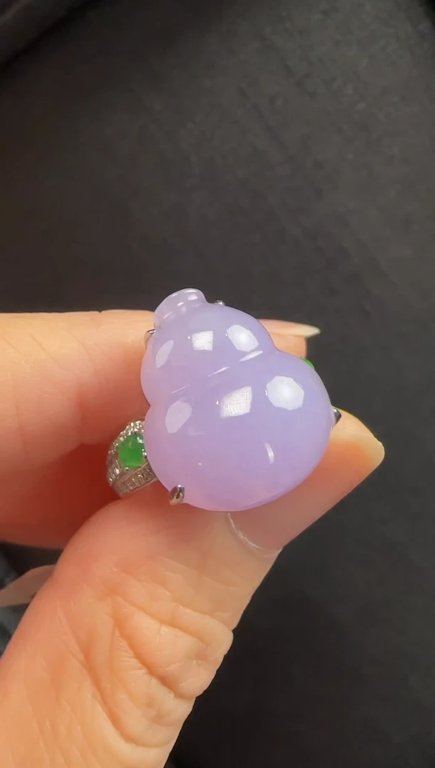 18K金镶嵌戒指翡翠356葫芦一只
