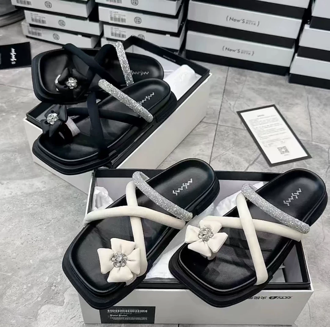 交叉时尚厚底一字拖薄款夏季小众耐磨水钻低跟平跟