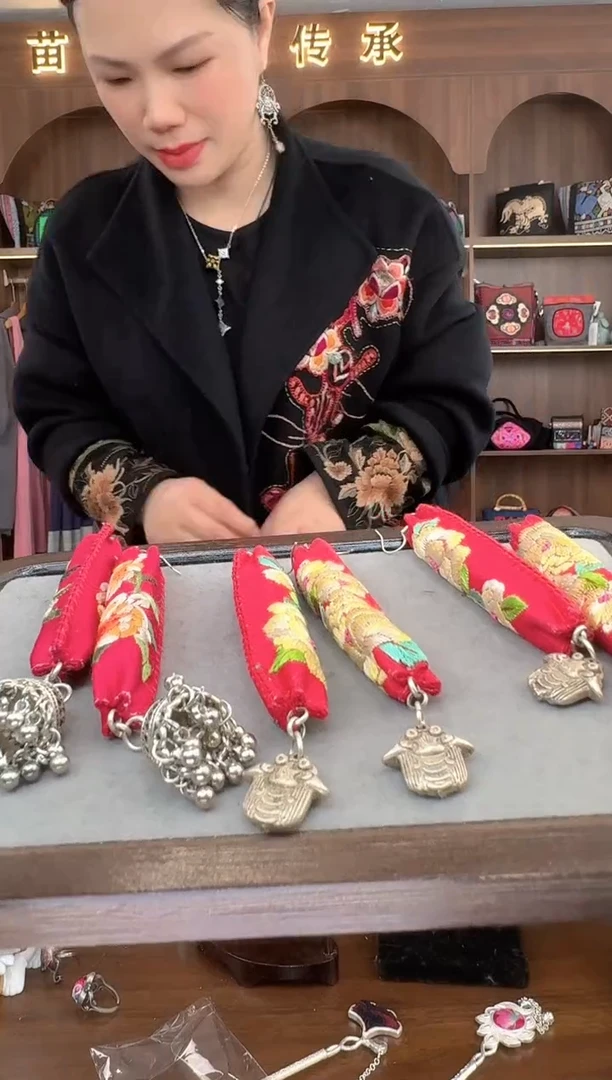 【闪购商品】织绣扶光苗绣传承184