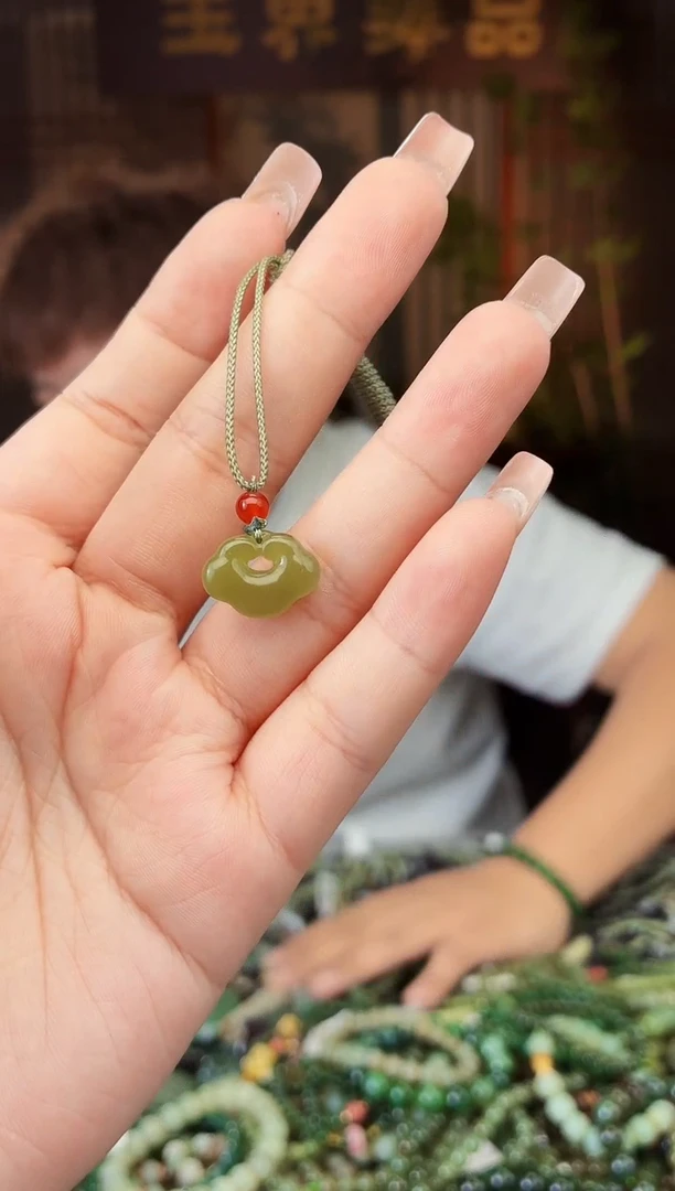 和田玉未镶嵌颈饰拍一发一