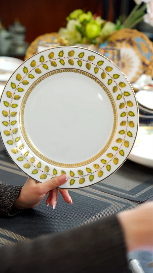 瓷片10.5英寸平盘1个