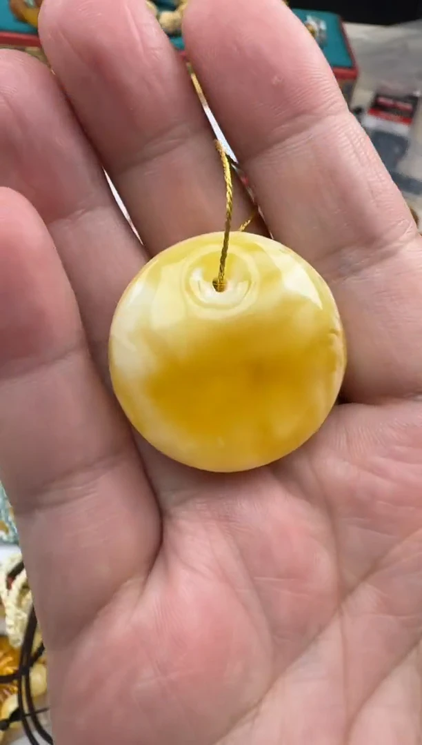 琥珀未镶嵌珠宝奇石瓷白妖花公主扣吊坠HZ158