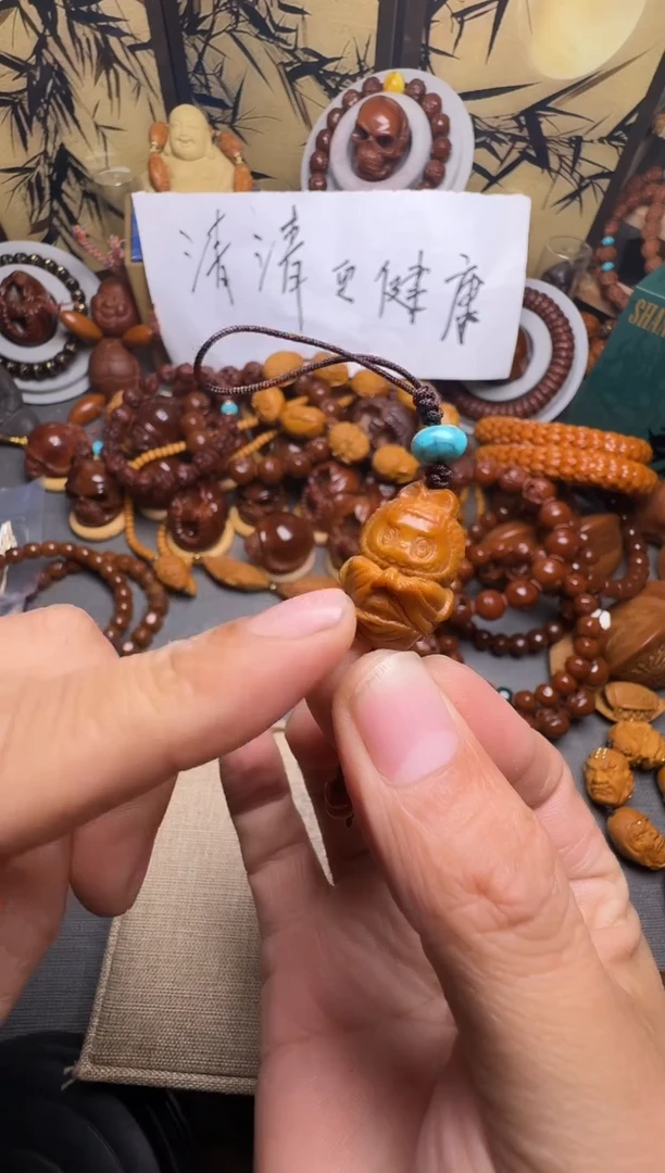 手串橄榄核拉布布一个