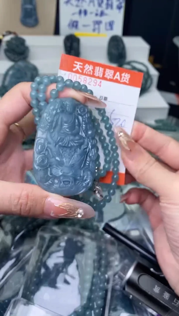 【闪购商品】翡翠颈饰未镶嵌···········