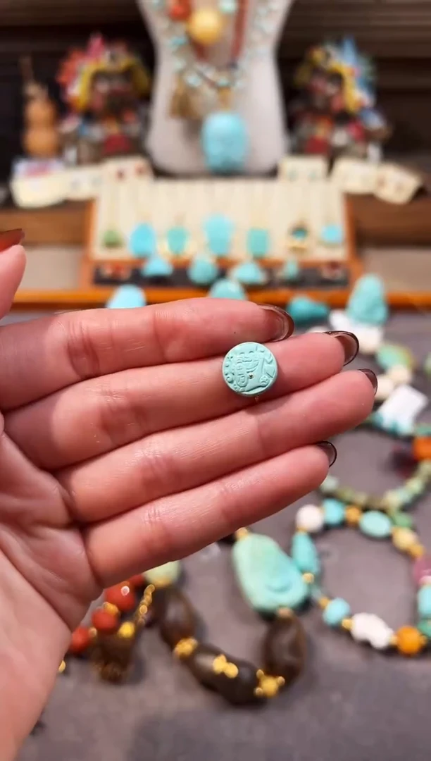 未镶嵌绿松石配饰猫咪圆牌