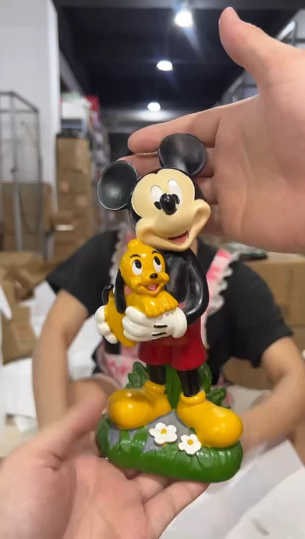 瓷片树脂米奇抱布鲁托摆件微瑕0