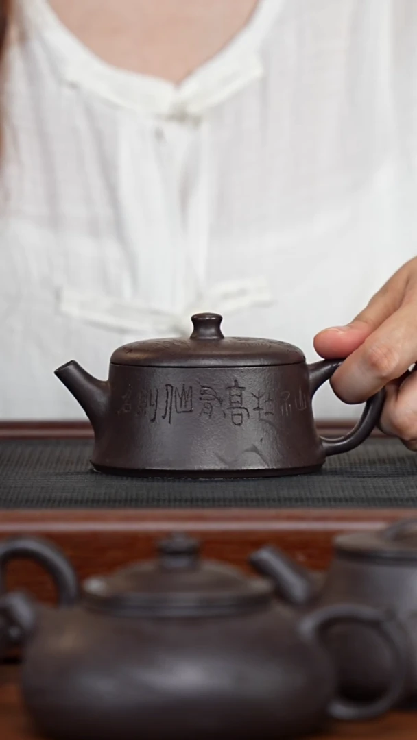 茶壶紫砂黑墩头刻绘瓦瓢