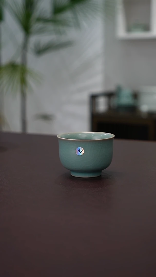 43号仿古釉炉式杯微瑕      洁