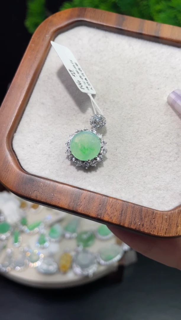 吊坠(赠链)银S925镶嵌翡翠吊坠