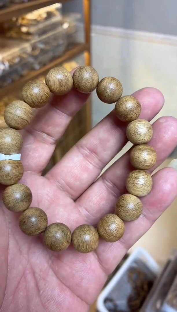 沉香手串 文莱圆珠单圈蚁漏1.3多样性发其一
