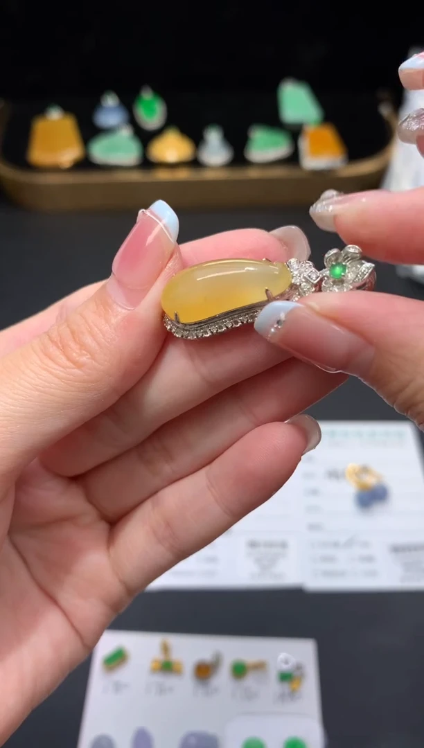 18K金镶嵌定制翡翠自营供应 48小时鉴赏期
