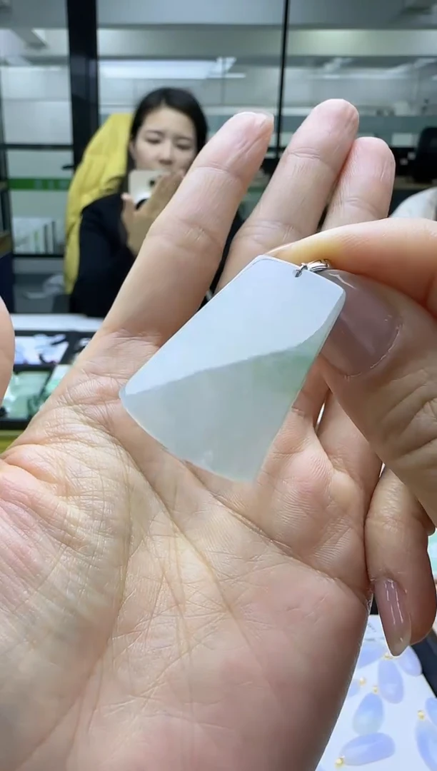 【闪购商品】翡翠颈饰18K金镶嵌无事牌