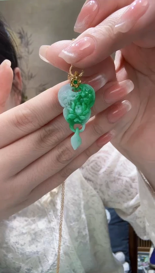 翡翠未镶嵌颈饰吊坠
