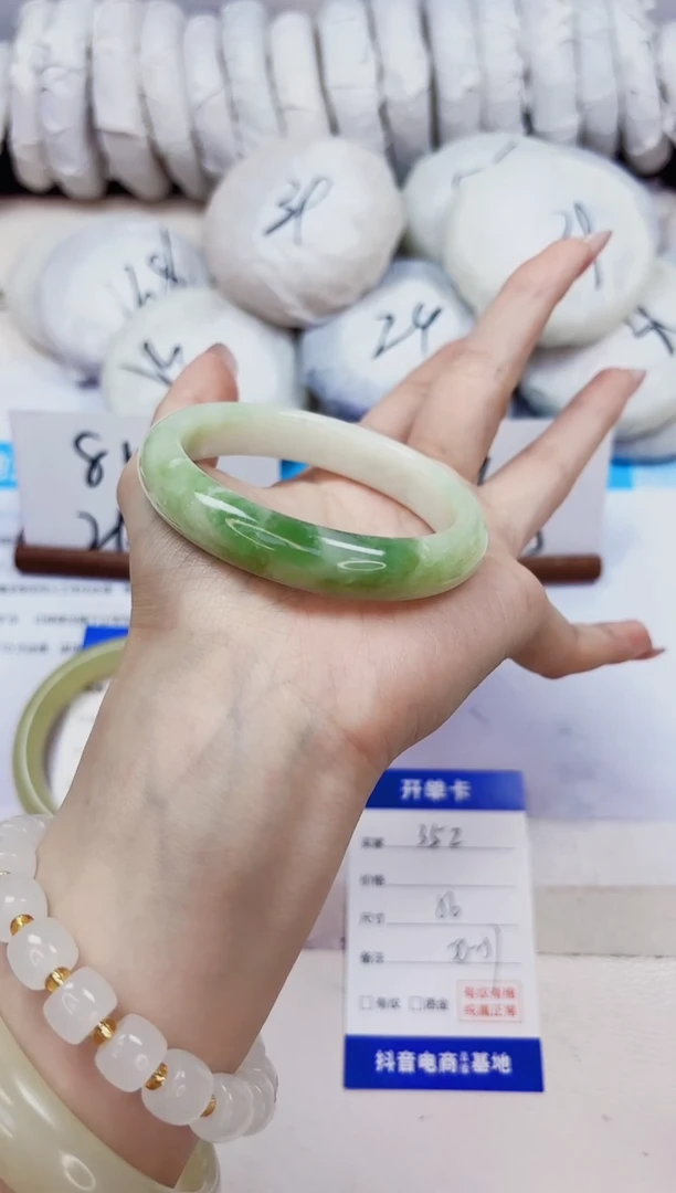 石英质玉手镯未镶嵌352-翠玉-圈口56