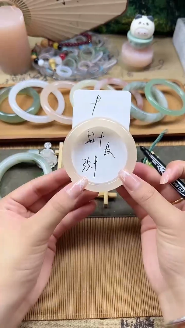 石英质玉手镯未镶嵌9