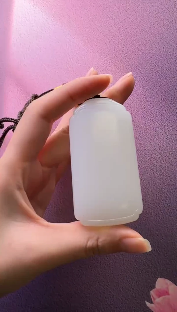 颈饰未镶嵌和田玉吊坠