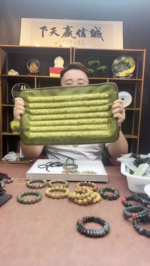 未镶嵌蛇纹石玉手串多样性随机发货其一