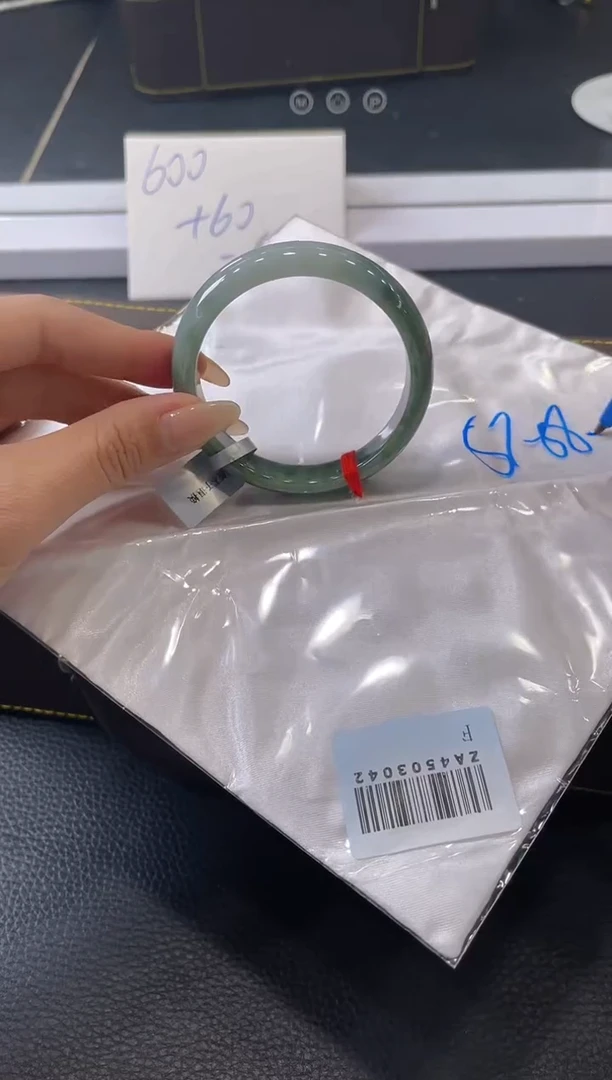 【闪购商品】翡翠手镯未镶嵌手镯