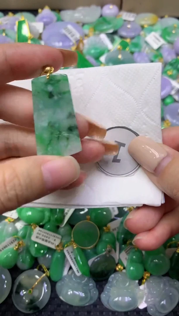 颈饰未镶嵌翡翠天然缅甸翡翠A货