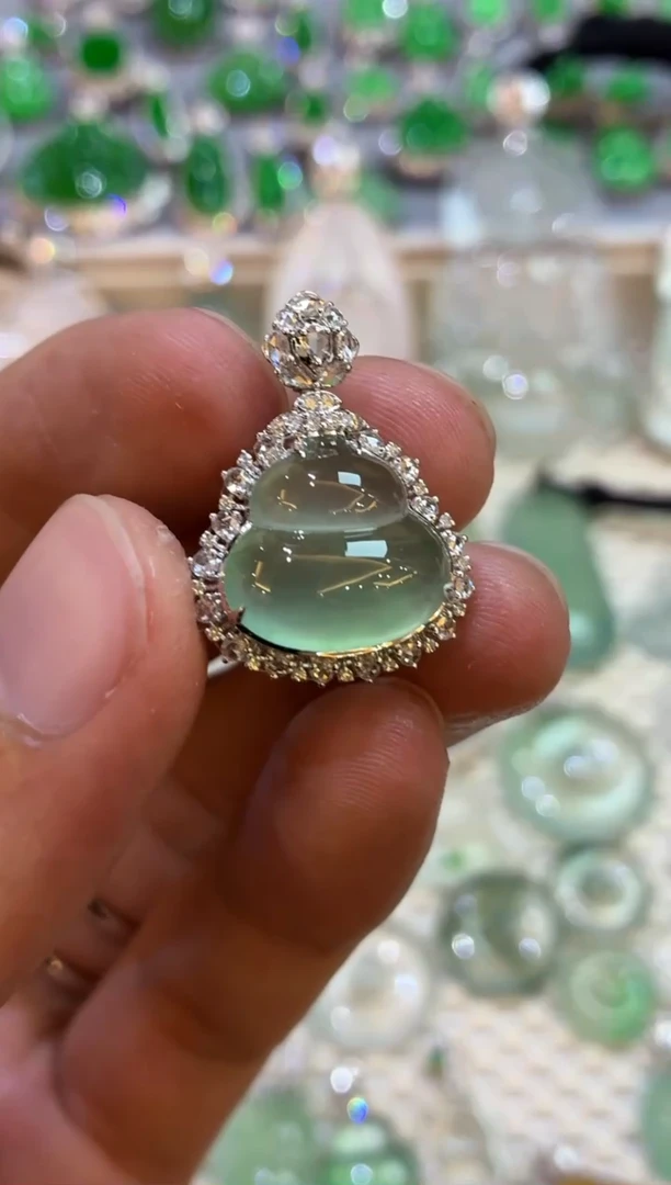 吊坠(不含链)18K金镶嵌翡翠葫芦