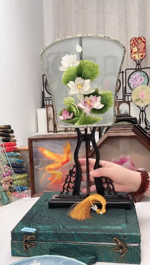扇子苏绣作品手工团扇