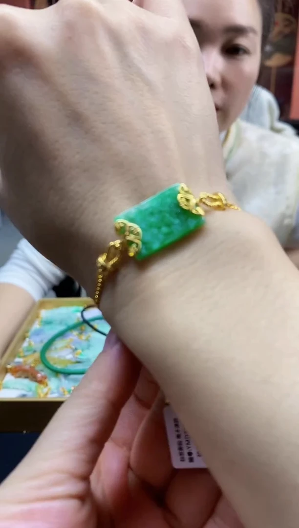 颈饰未镶嵌翡翠手链