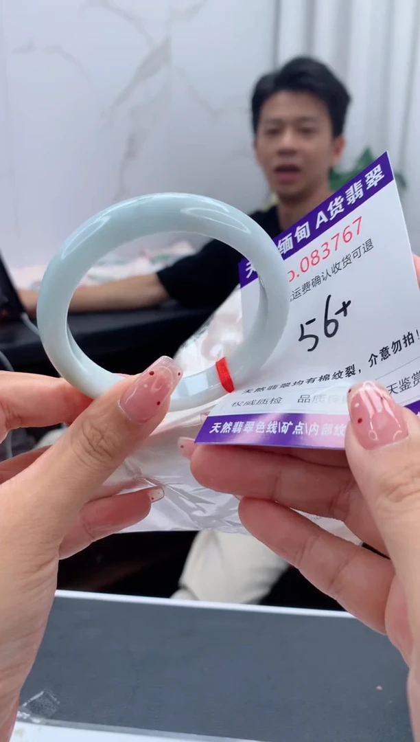 未镶嵌手镯翡翠有纹，完美者勿拍