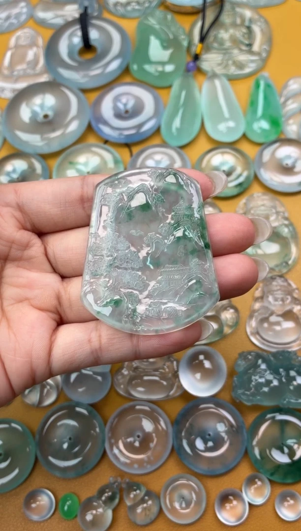 吊坠(不含链)未镶嵌翡翠32 山水牌 54.8 43.4 5.4