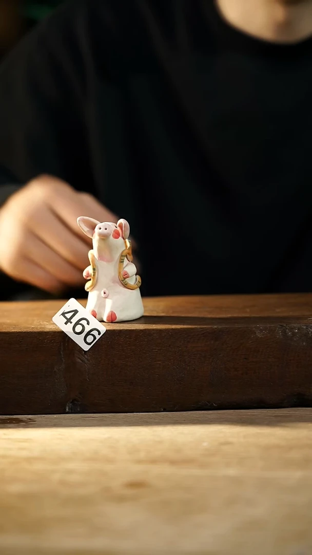 瓷片设计师手作！落单设计师系列！背篓猪茶宠摆件